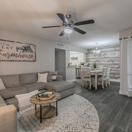 Cozy 2Br Farmhouse Apt - Sleeps 8 - Free Parking! 알링턴 외부 사진