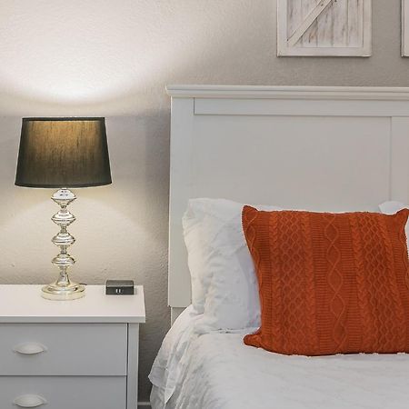 Cozy 2Br Farmhouse Apt - Sleeps 8 - Free Parking! 알링턴 외부 사진