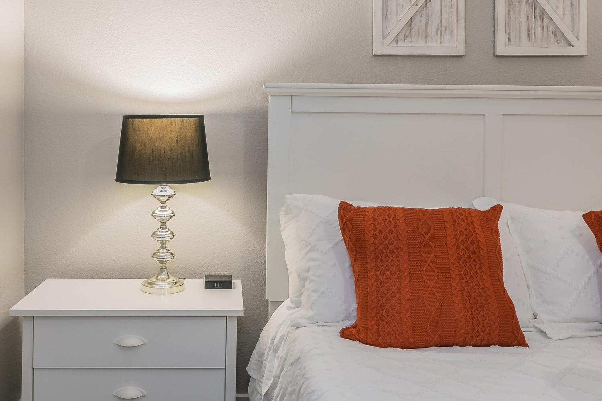 Cozy 2Br Farmhouse Apt - Sleeps 8 - Free Parking! 알링턴 외부 사진