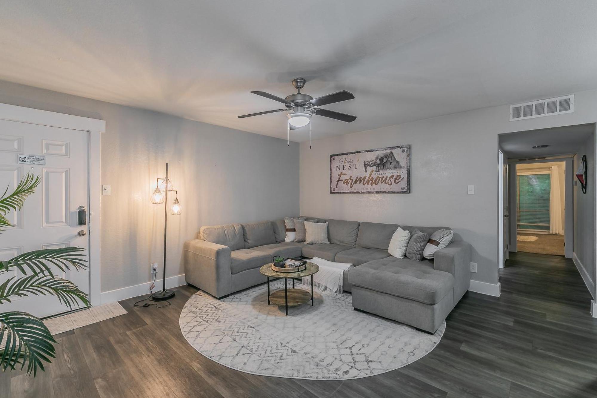 Cozy 2Br Farmhouse Apt - Sleeps 8 - Free Parking! 알링턴 외부 사진