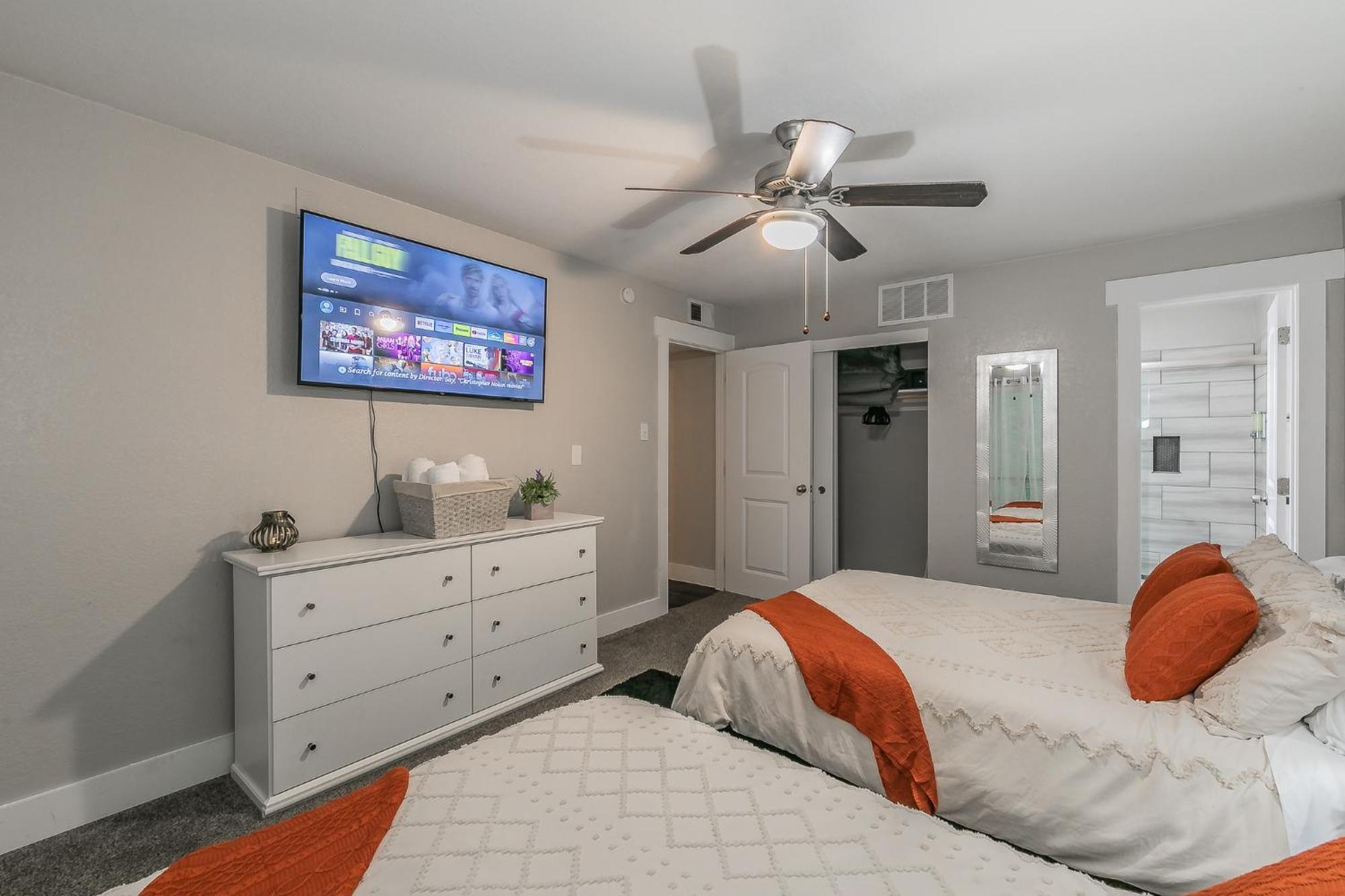 Cozy 2Br Farmhouse Apt - Sleeps 8 - Free Parking! 알링턴 외부 사진