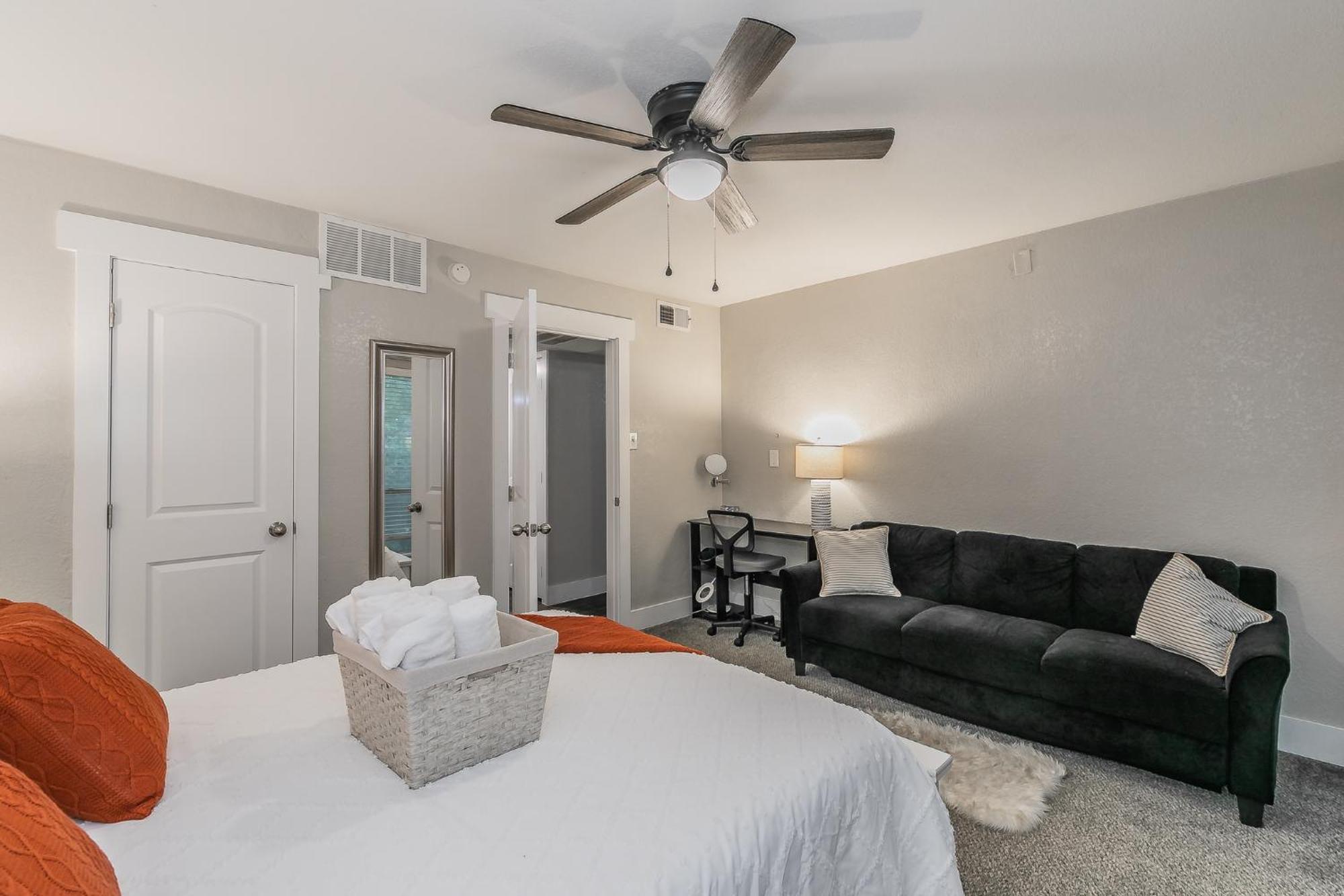 Cozy 2Br Farmhouse Apt - Sleeps 8 - Free Parking! 알링턴 외부 사진