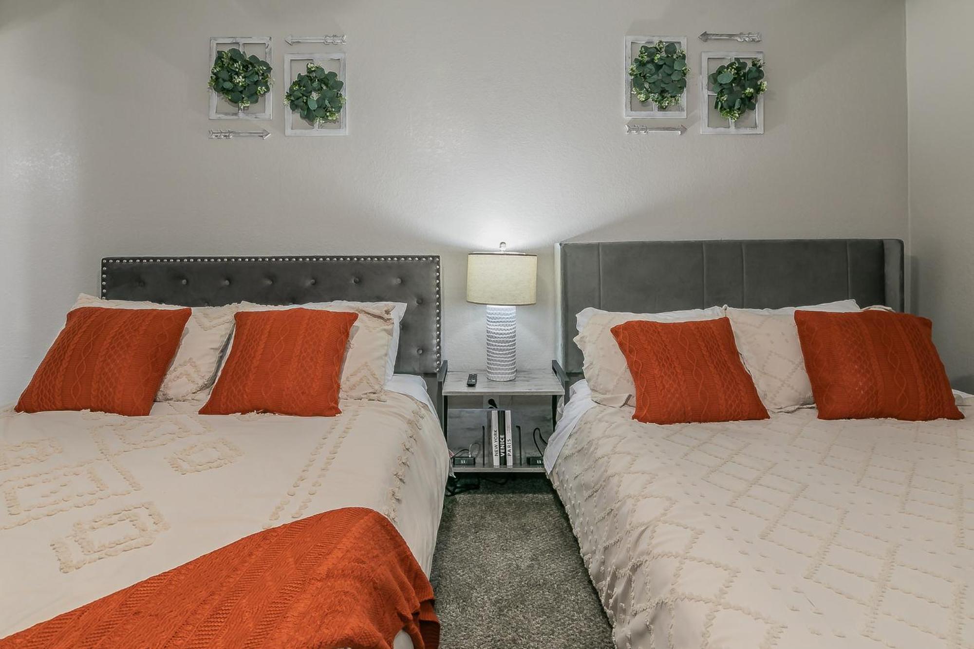 Cozy 2Br Farmhouse Apt - Sleeps 8 - Free Parking! 알링턴 외부 사진