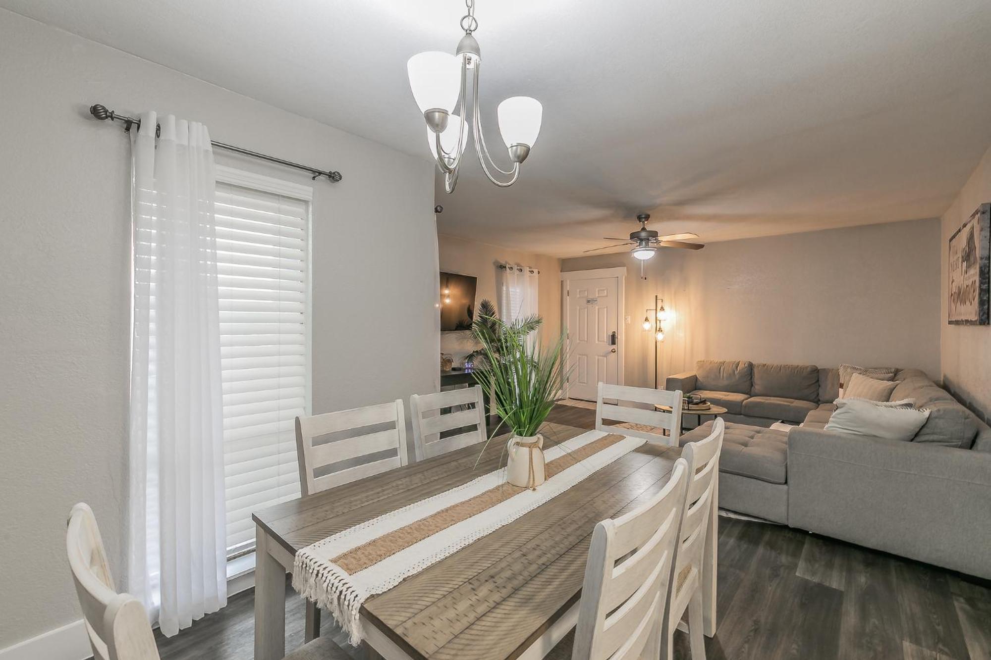 Cozy 2Br Farmhouse Apt - Sleeps 8 - Free Parking! 알링턴 외부 사진