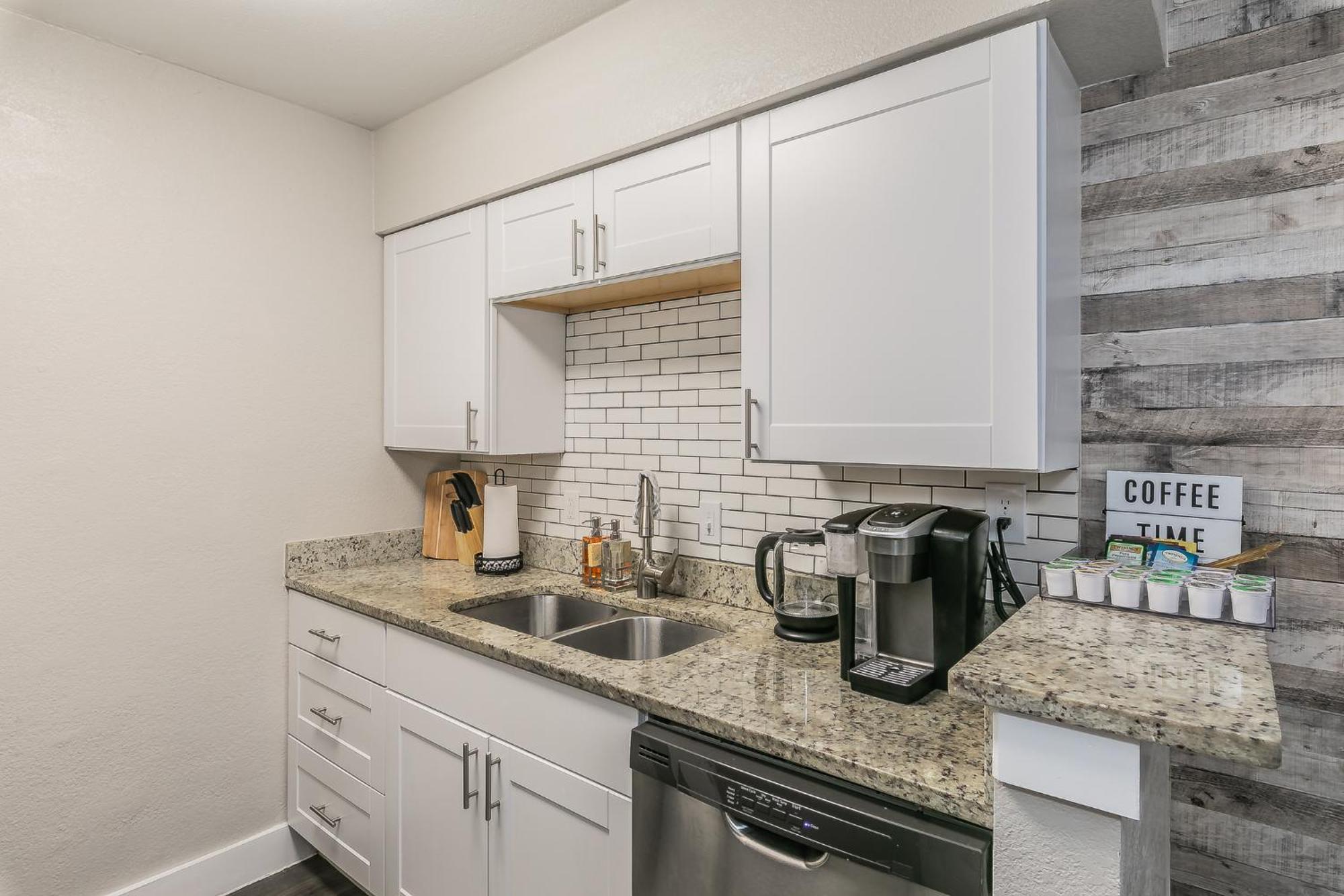 Cozy 2Br Farmhouse Apt - Sleeps 8 - Free Parking! 알링턴 외부 사진