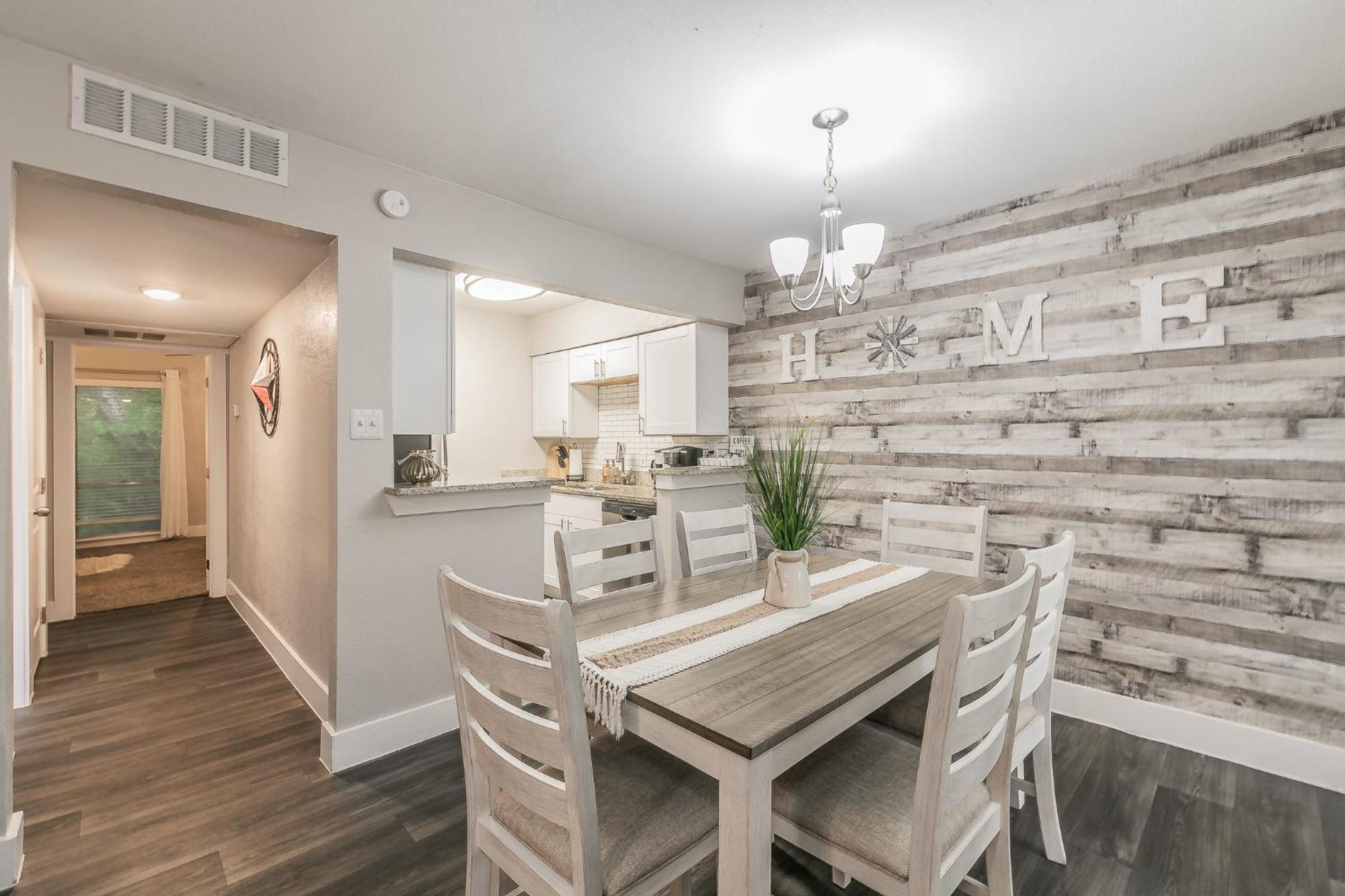 Cozy 2Br Farmhouse Apt - Sleeps 8 - Free Parking! 알링턴 외부 사진